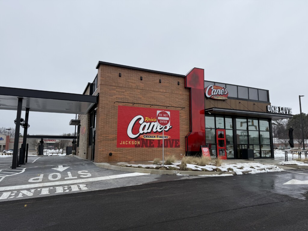 03 Exterior Raisingcanesjackson